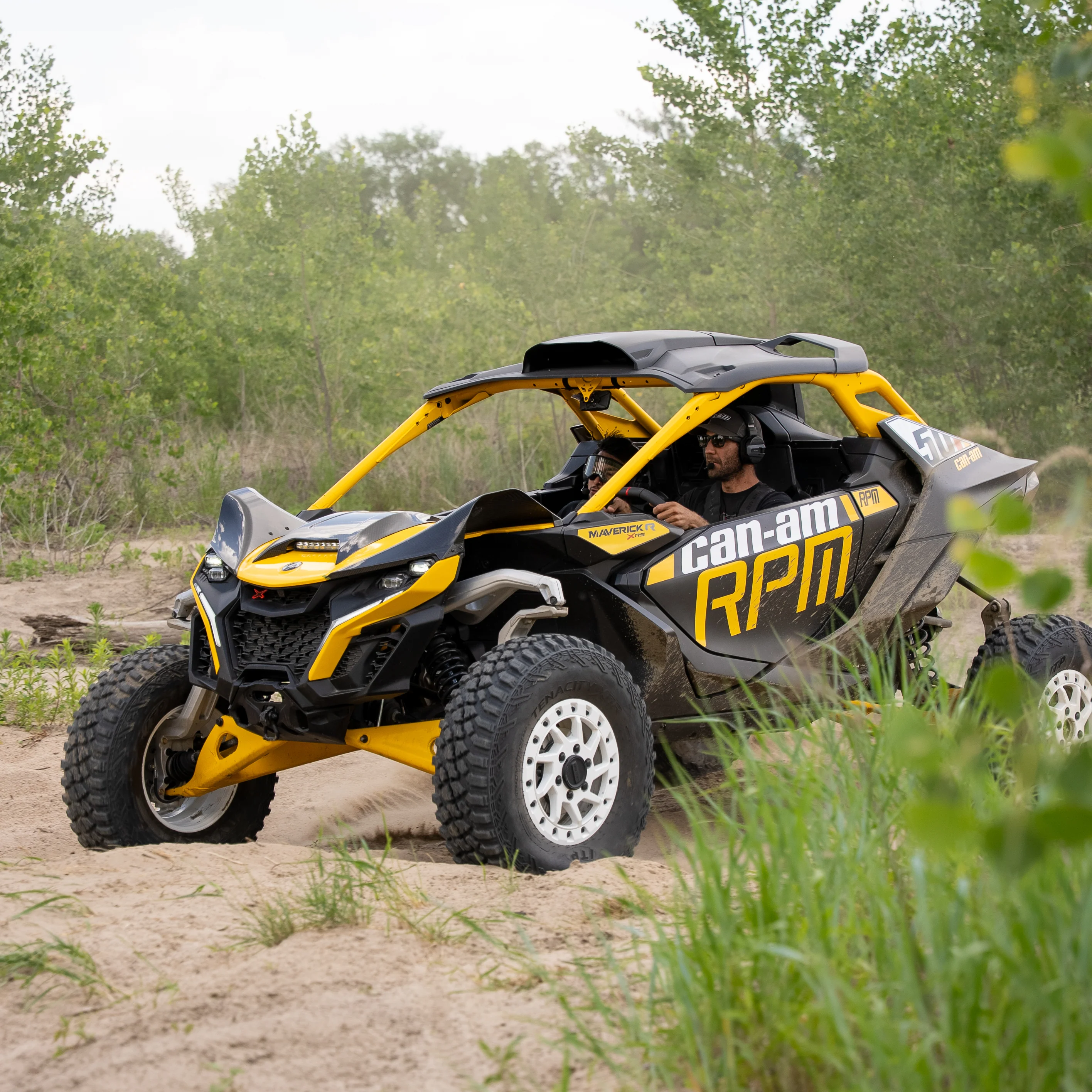 RPM Can-Am Maverick R Carbon Fiber Front Fenders - Image 6